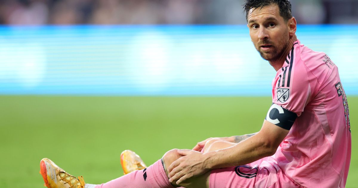 Messi sente dor na coxa em última partida antes
