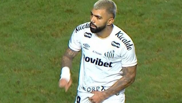 Gabigol expulso por gesto obsceno em partida do Santos