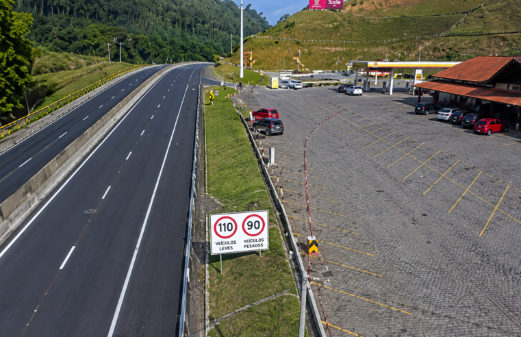 Trânsito flui normalmente na Rodovia dos Tamoios