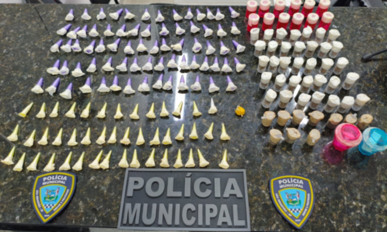 Homem é preso com 170 porções de drogas