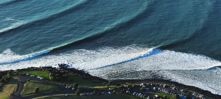 Surfistas brasileiros disputam vaga na final da Nova Zelândia