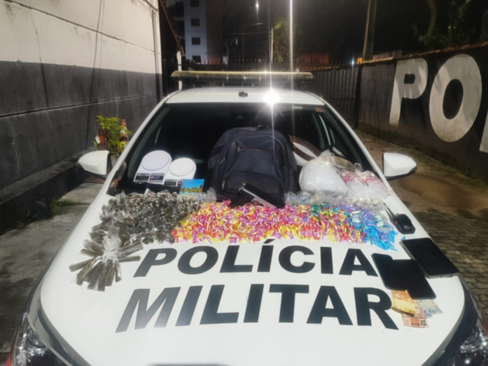 Homem é preso com 2