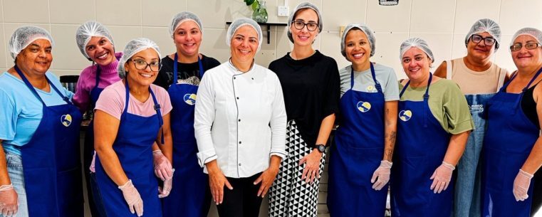 Mães do projeto Colcha de Retalhos aprendem a fazer