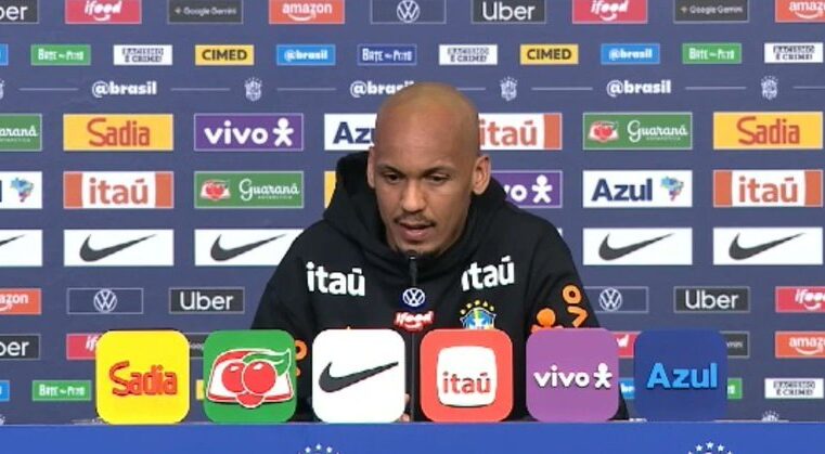 Fabinho defende intensidade após substituição de Casemiro