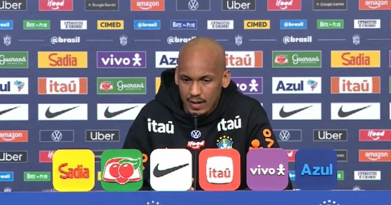 Fabinho defende intensidade após substituição de Casemiro