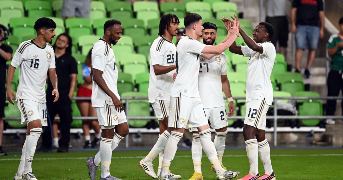 Tempestade atrasa e Arábia Saudita vence 3 a 0