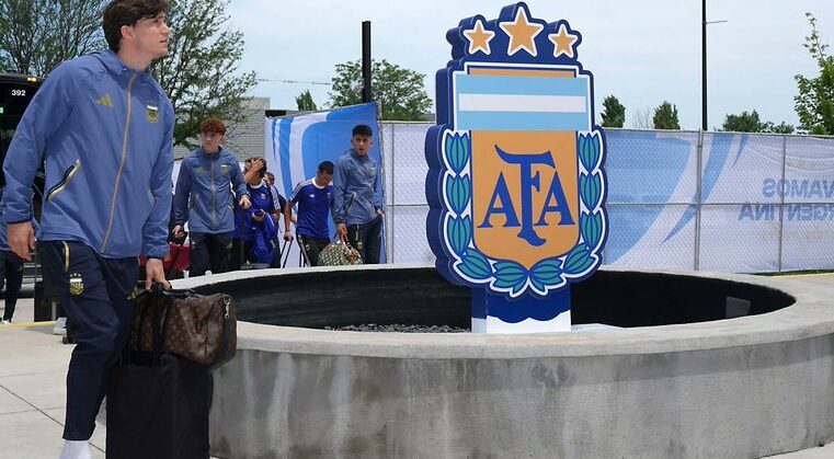 Zagueiro argentino é cortado da Copa