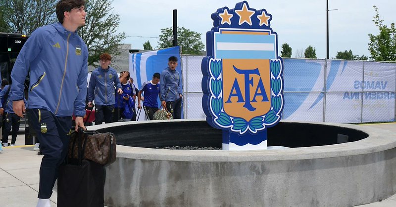 Zagueiro argentino é cortado da Copa