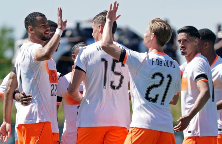 Holanda vence Uzbequistão por 2 a 1