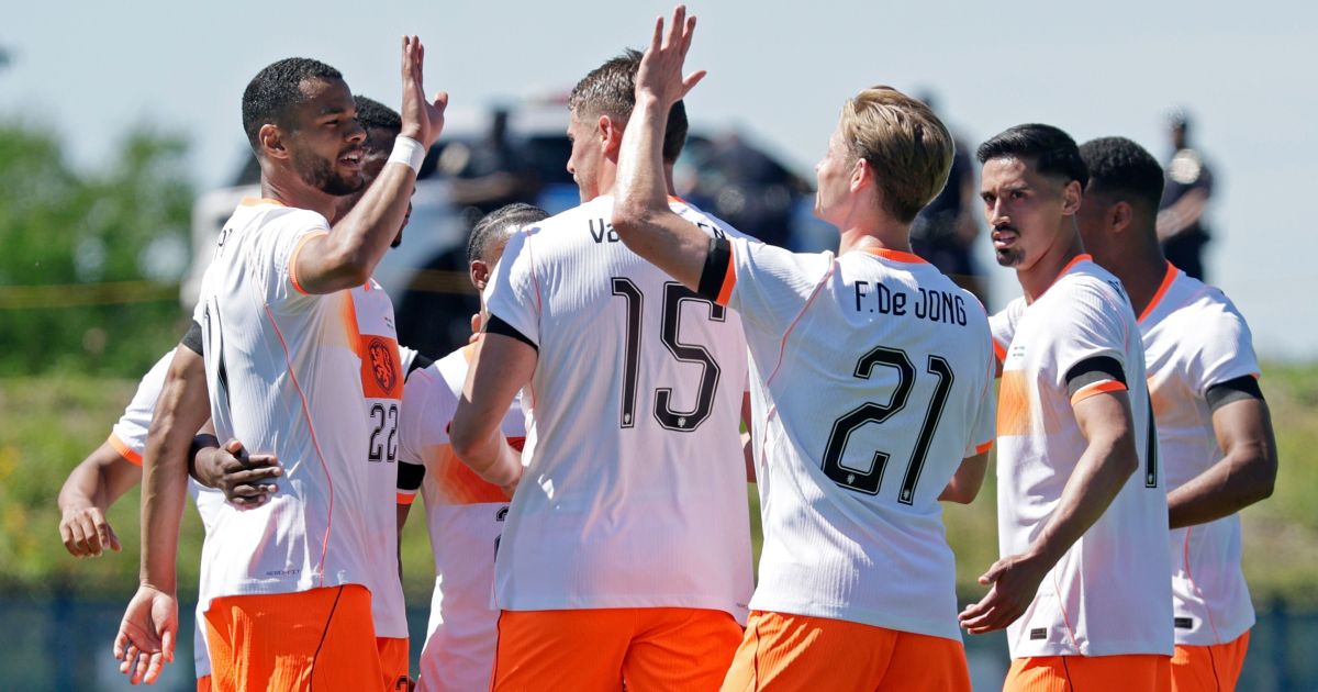 Holanda vence Uzbequistão por 2 a 1