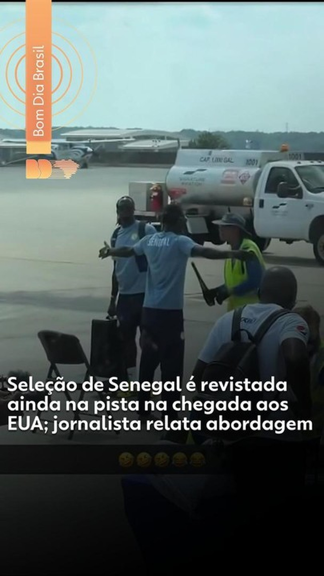 Senegal é revistado na pista ao chegar nos EUA