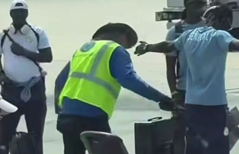 Senegal tem delegação revista ao chegar aos EUA