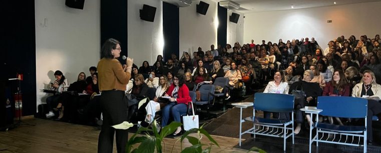 Caraguatatuba capacita 150 servidores em assistência social