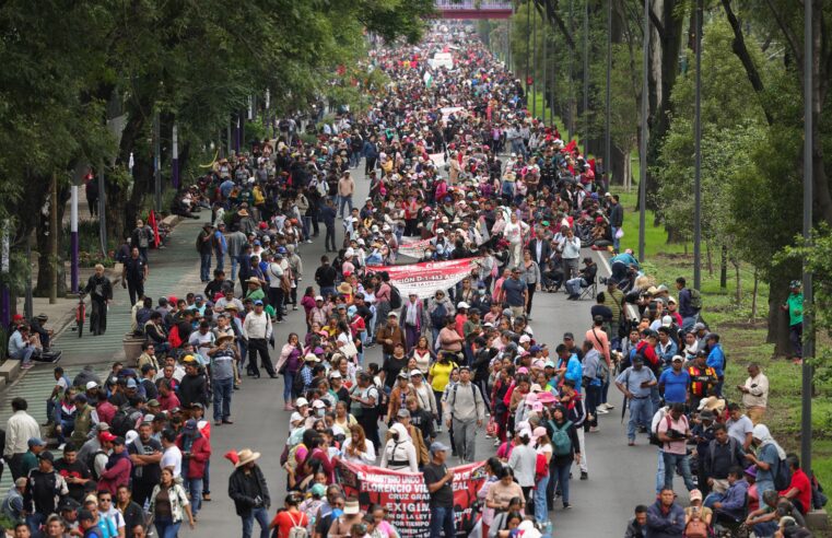 Manifestantes bloqueiam acesso ao Estádio Azteca