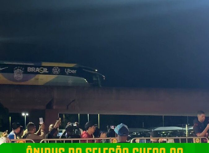 Seleção brasileira embarca rumo à Copa