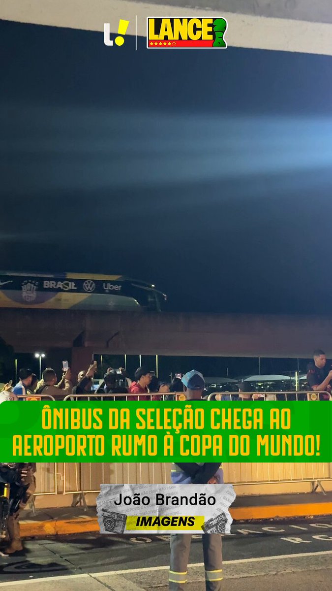 Seleção brasileira embarca rumo à Copa
