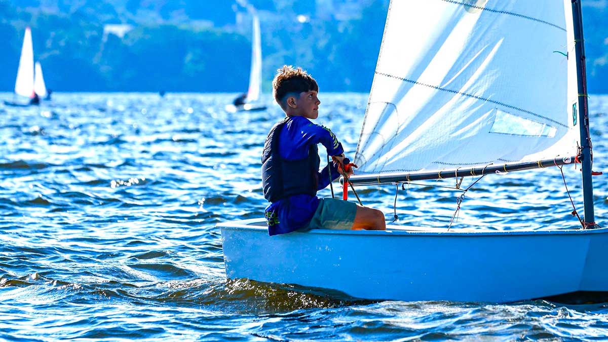 Atletas de Ilhabela brilham em competições de vela