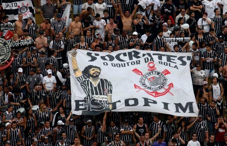 Sócrates recebe homenagem na Alesp