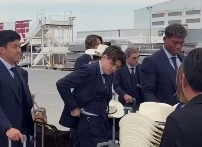 Japão recebe sombreros ao chegar ao México