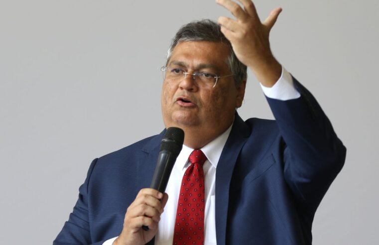 Ministro do STF bloqueia R$ 119 milhões de Valdemar