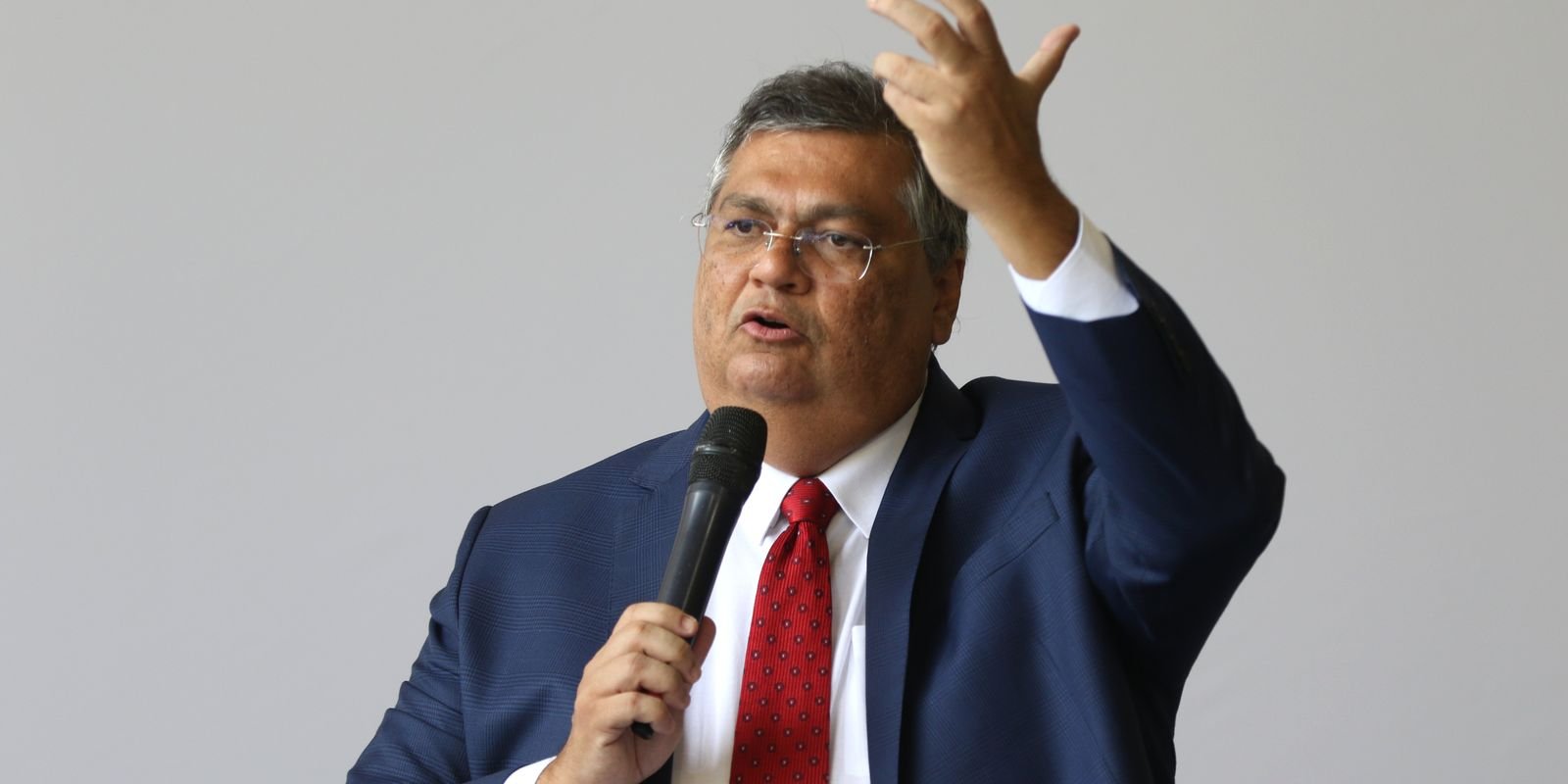 Ministro do STF bloqueia R$ 119 milhões de Valdemar