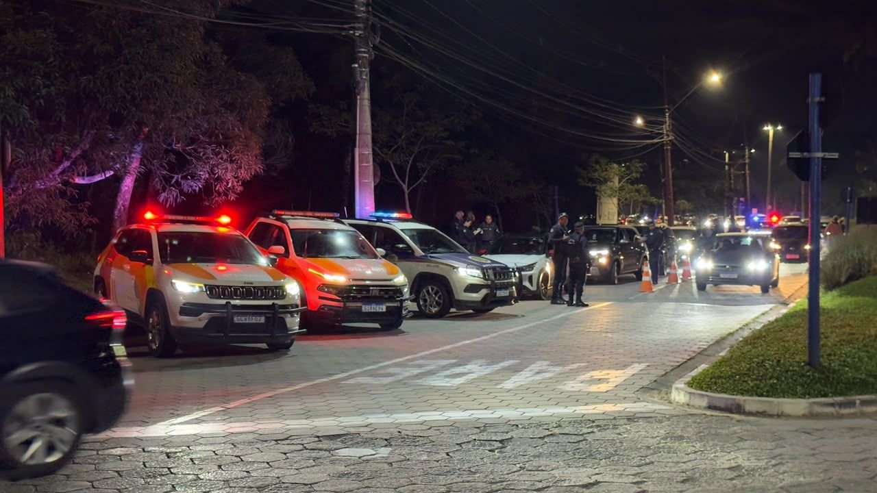 Força-tarefa autua 137 motoristas em Bertioga