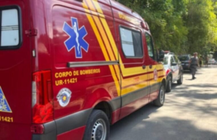 Incêndio em veículo na Tamoios é combatido