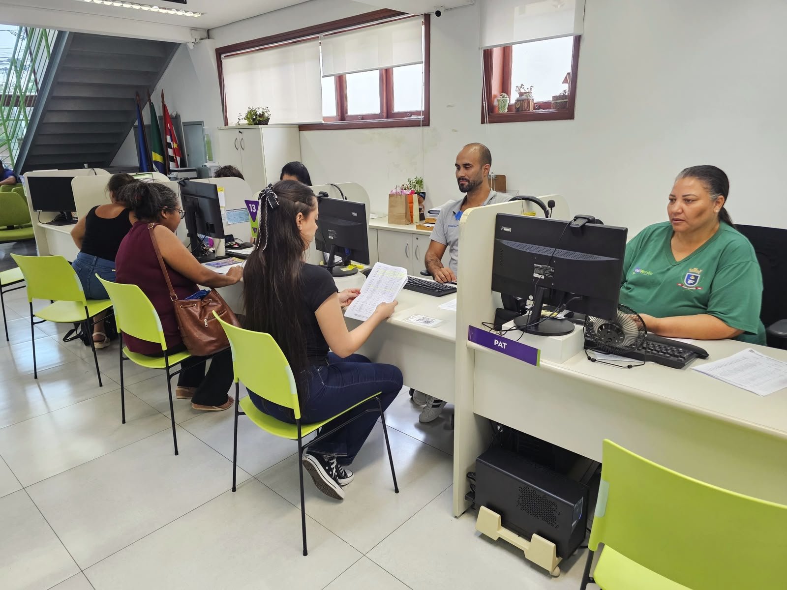 Ilhabela oferece 71 vagas de emprego em diferentes áreas