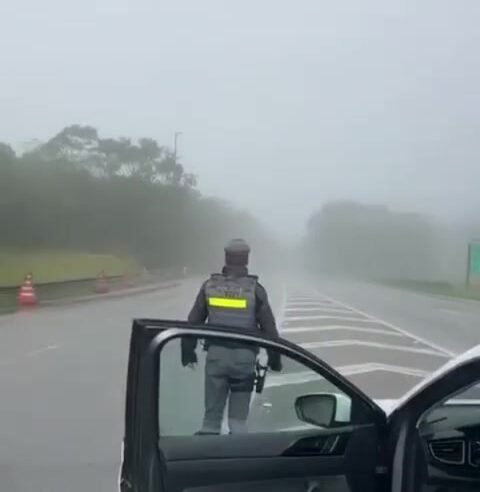 Motoristas bloqueiam a descida da serra sentido ao…