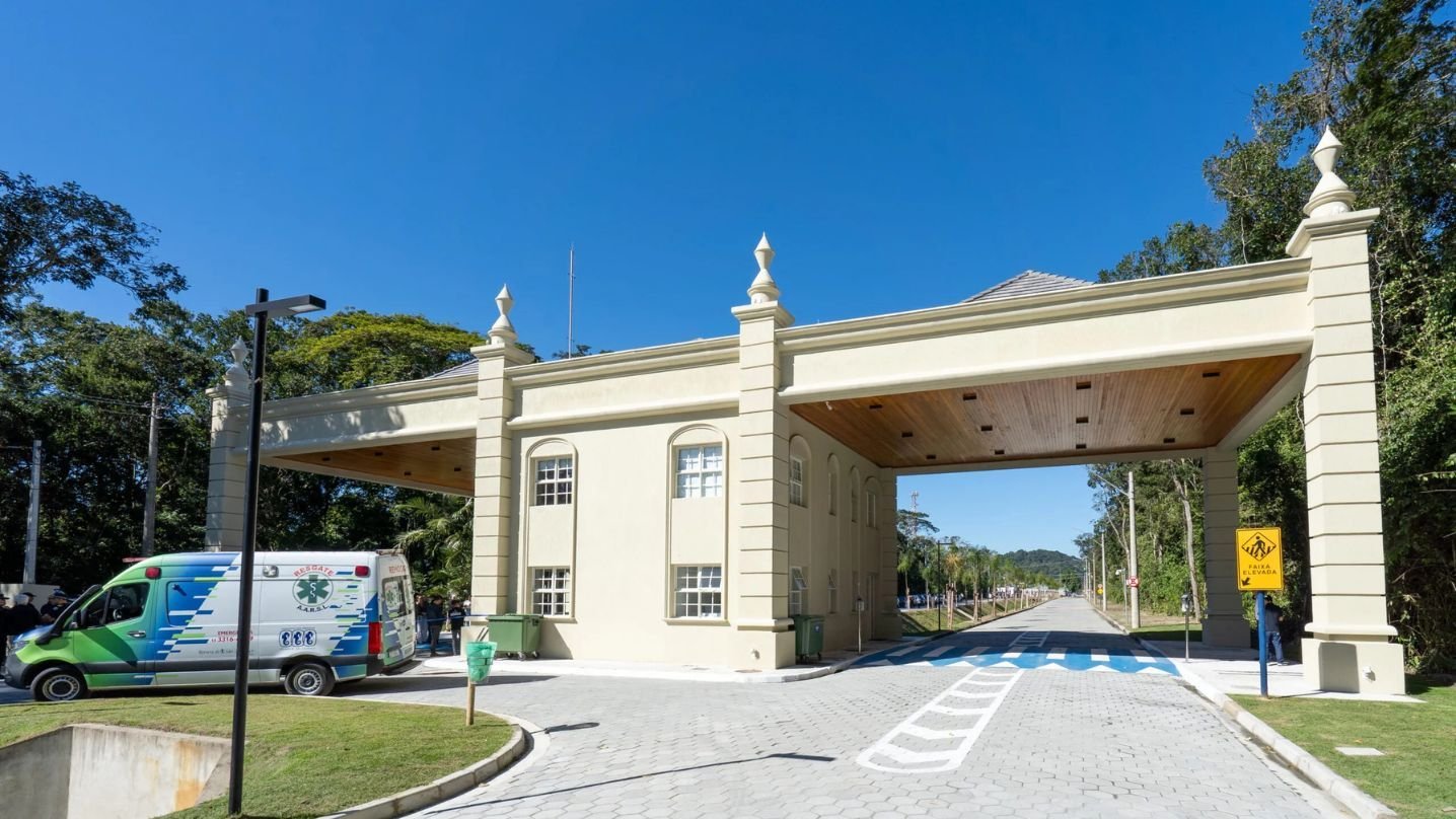 Portal da Riviera abre acesso ao bairro em Bertioga