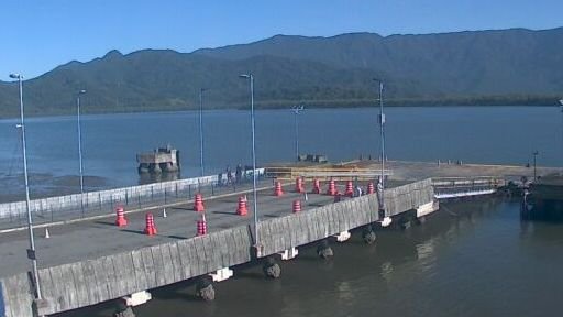 Balsa no Canal de Bertioga para esta manhã