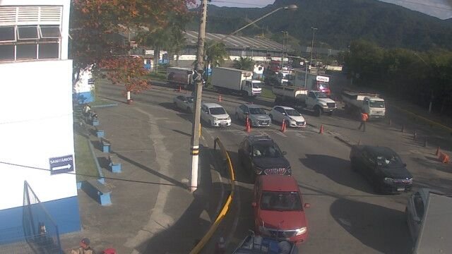 Ilhabela registra 30 minutos de fila na balsa