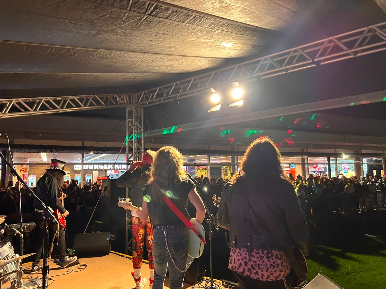 Serramar Shopping promove show de Dia dos Pais