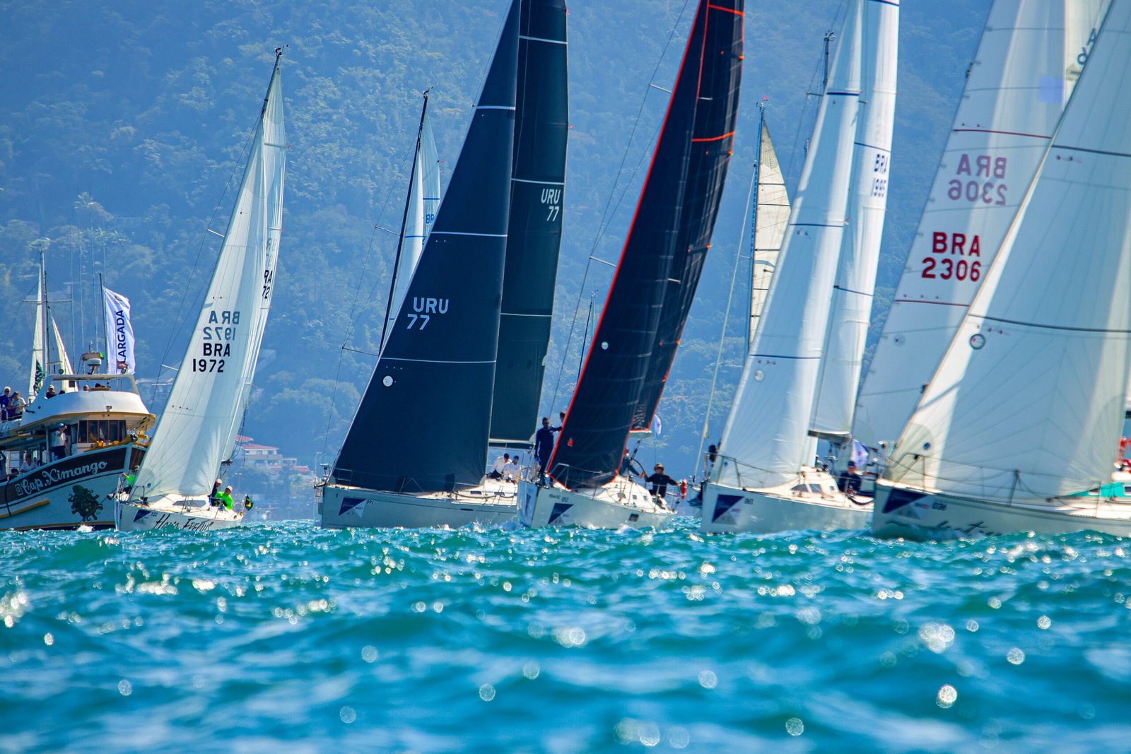 Velejadores uruguaios dominam Regata de Alcatrazes em Ilhabela