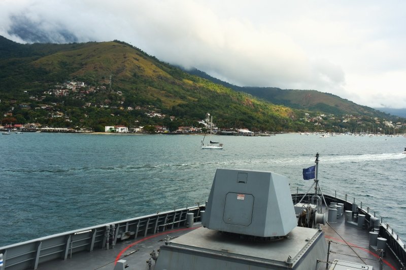 Fragata Tamandaré visita Ilhabela durante Semana de Vela