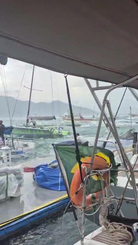 Imagens a pouco do Pier do yatch club ilhabela