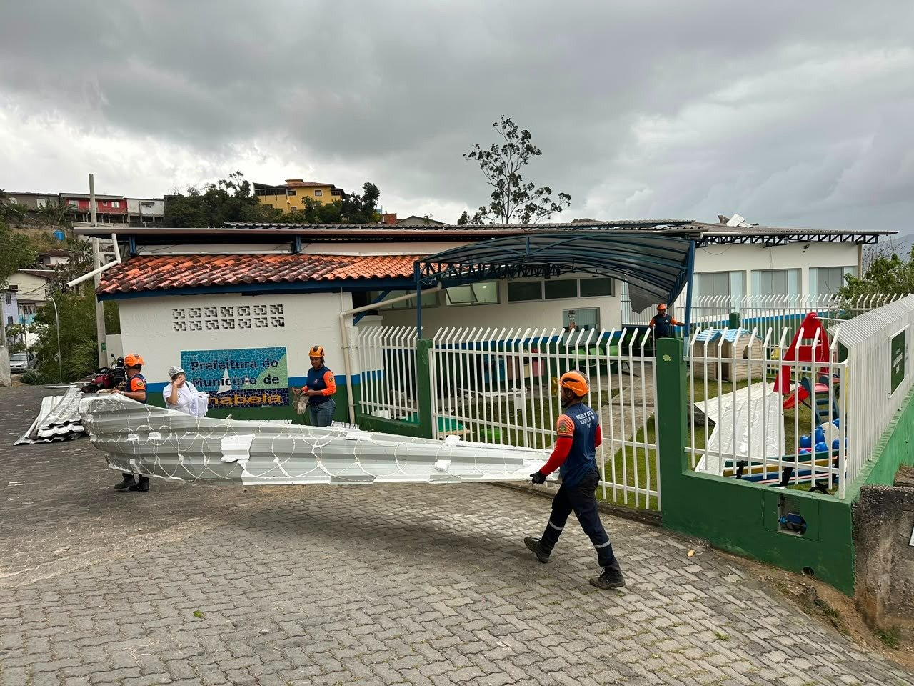 Ventos fortes interrompem escolas e eventos em Ilhabela