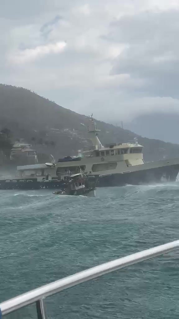 Pescador sobrevive a vendaval, perde casa flutuante