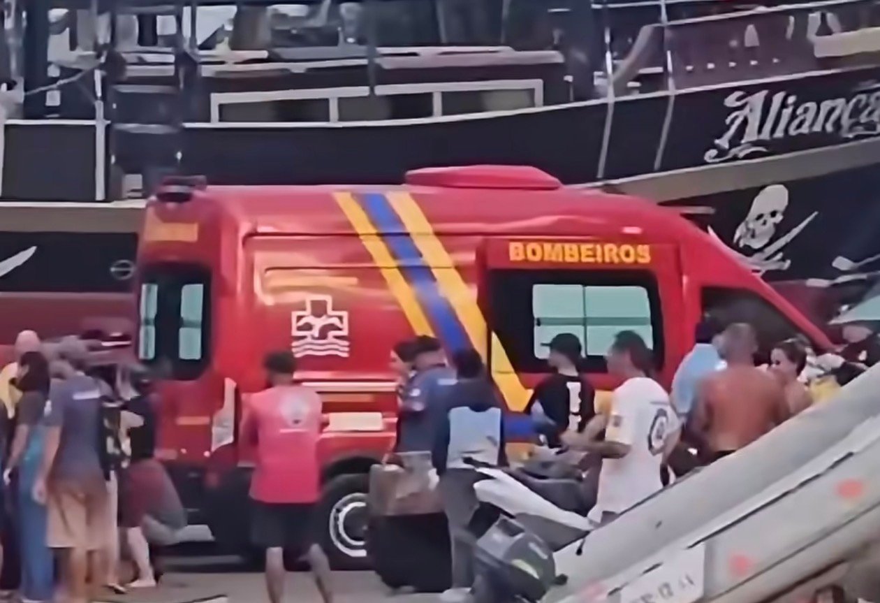 Lancha naufraga em Ubatuba e menina de 6 anos