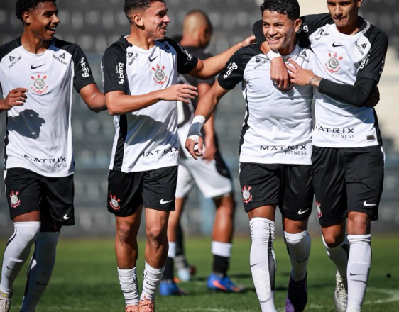 Corinthians goleia Ponte Preta por 7 a 1