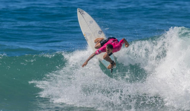 Surfistas se destacam em Ubatuba
