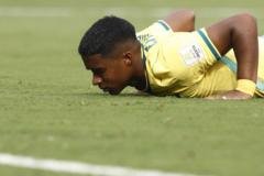 Neymar e Danilo Santos entram contra Noruega