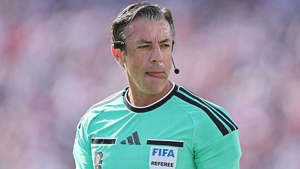 Raphael Claus expulso em jogo dos EUA