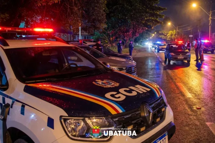 GCM interdita adega e multa bares em Ubatuba