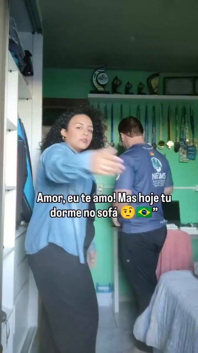 Sósia de Haaland dorme no sofá de Ana