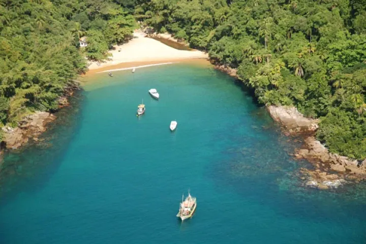 Ilha Anchieta é destino turístico em Ubatuba