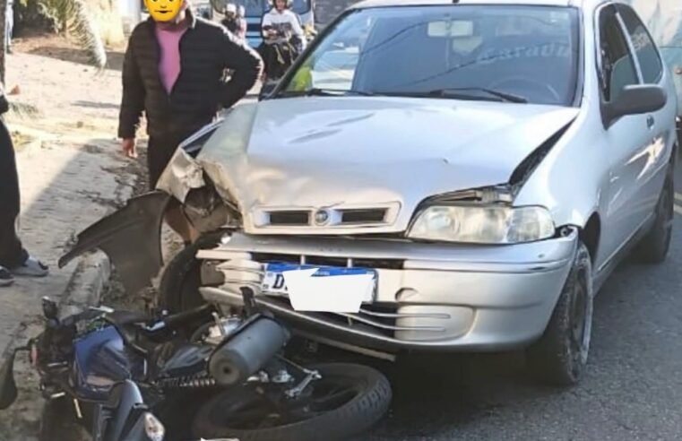 Motociclista fica ferido em colisão com carro