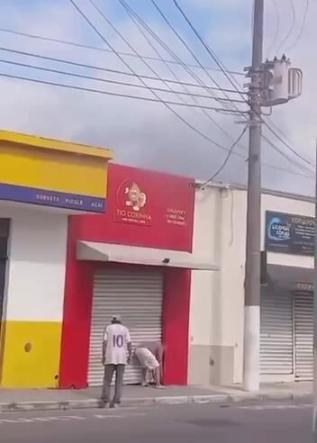 Incêndio atinge loja de salgados em São Sebastião