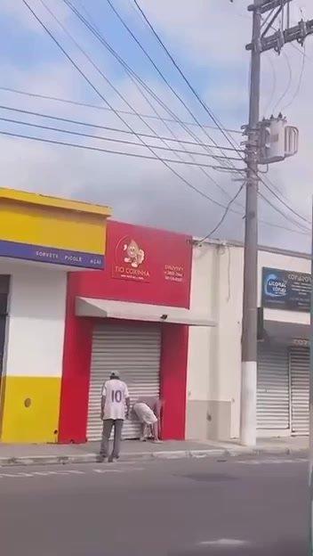 Incêndio atinge loja de salgados em São Sebastião
