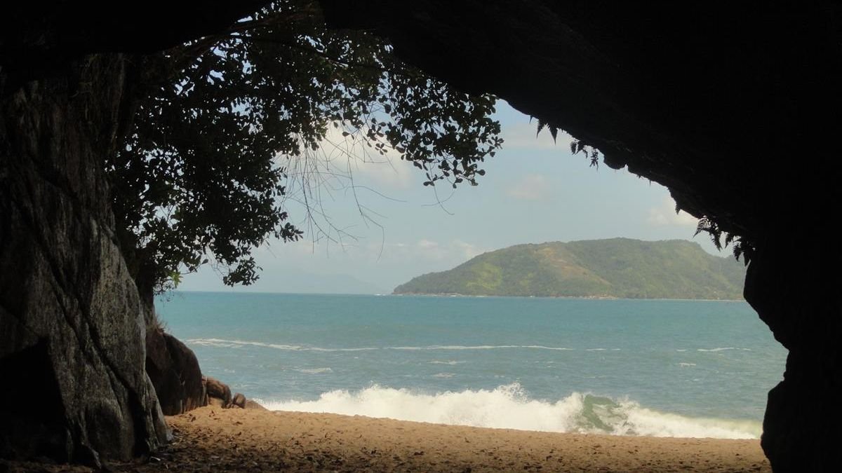 Praia da Sununga em Ubatuba atrai esportistas